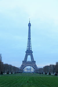 Eiffel tower at Paris, France during daytime thumbnail