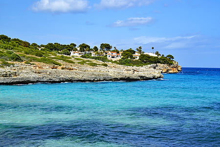 sunlight over beach houses thumbnail