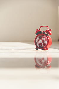 red alarm clock thumbnail