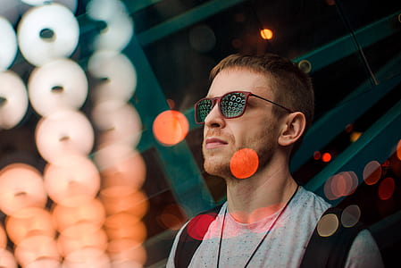 photo of man wearing sunglasses thumbnail