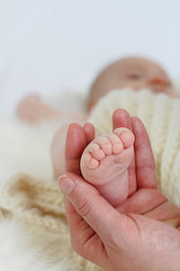 baby's right foot thumbnail