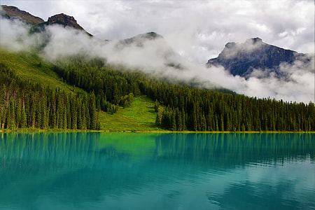 landscape photography of mountains thumbnail