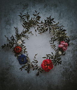 green and red floral wreath thumbnail