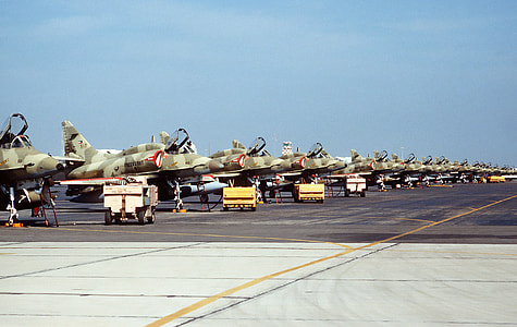 Kuwait Air Force McDonnell Douglas A-4KU Skyhawk ground-attack aircraft during the Gulf War thumbnail