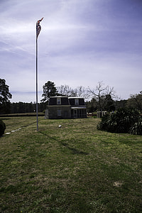 Yorktown Cemetery building at the 2nd siege line in Virginia thumbnail