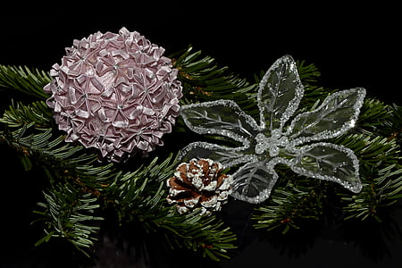 beige and gray artificial flowers thumbnail