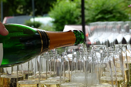 green wine bottle thumbnail