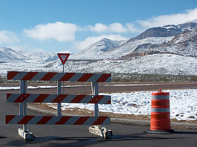 Snow on the roads from El Paso to the Franklin Mountains, in Texas thumbnail