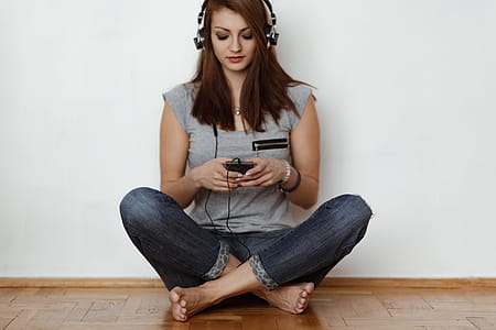 Beautiful young woman in headphones listening to music thumbnail