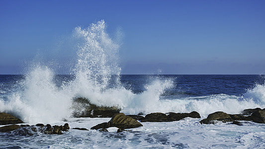 photo of sea waves under blue sky thumbnail