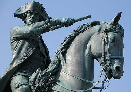 man riding horse statue thumbnail