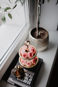 A tray of pink roses thumbnail
