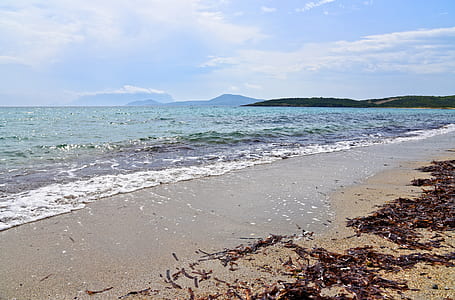shoreline near mountain thumbnail