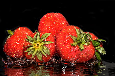strawberries splashing on water thumbnail