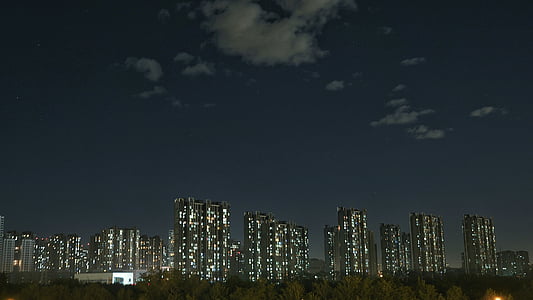 worms eyeview of buildings thumbnail