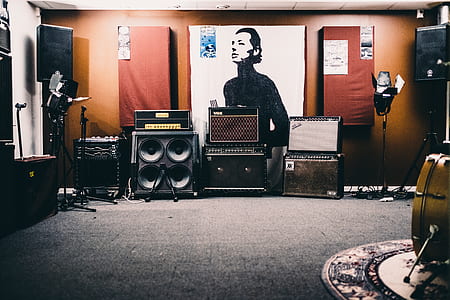 guitar amplifier with speakers thumbnail