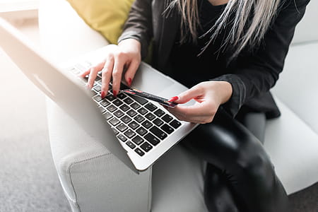 Ecommerce: Woman Shopping Online thumbnail