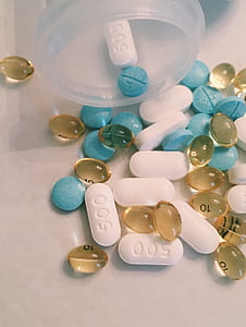 tablet and pill lot with canister thumbnail