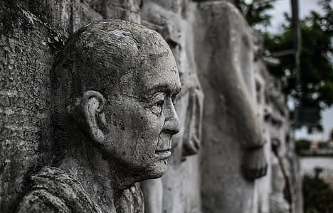 female woman statue on wall thumbnail