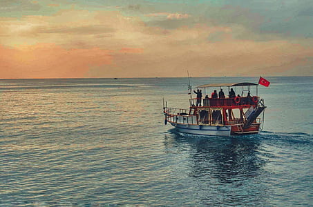 Brown and White Boat in the Middle of Ocean at Daytime thumbnail