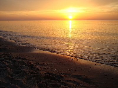 beach at sunset thumbnail