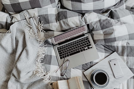 Everything you need to work from your bed thumbnail