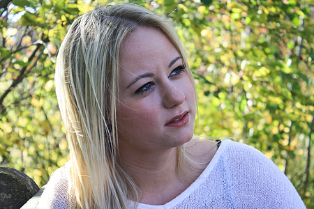 woman thinking thumbnail