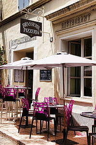 Brasserie Pizzeria restaurant with patio tables thumbnail