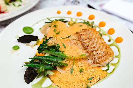 Dinnaer at restaurant thumbnail