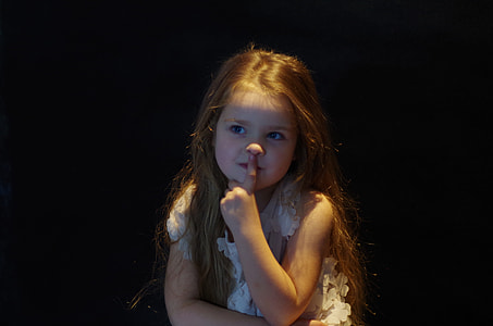 The Little Girl, Długiewłosami thumbnail