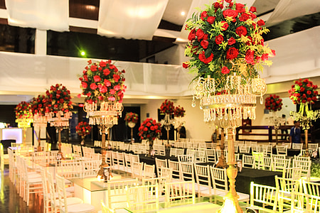 red roses centerpieces thumbnail