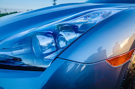 closeup photo of vehicle headlight thumbnail