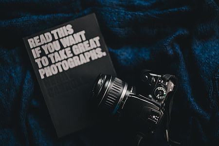 DSLR Camera and photography book thumbnail