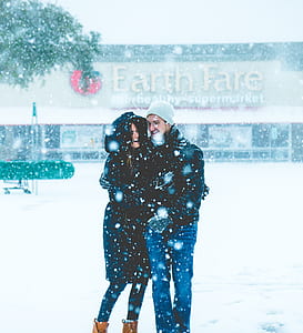 woman and man in snow thumbnail