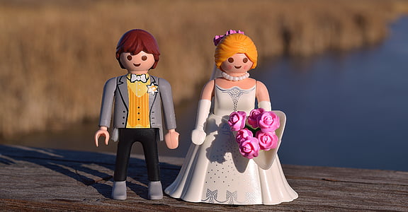man and woman Lego toys thumbnail
