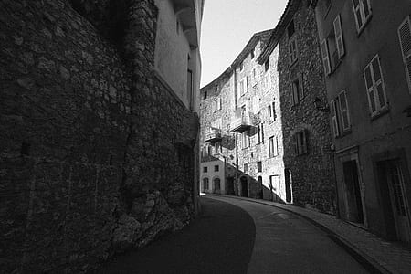 grayscale photo of alley thumbnail