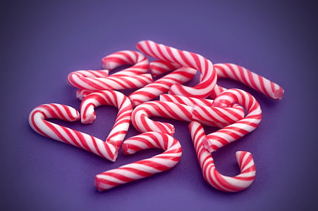 red-and-white candy canes thumbnail