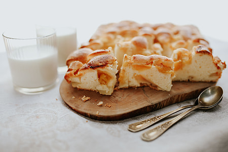 Delicious sponge cake with fruit with milk thumbnail