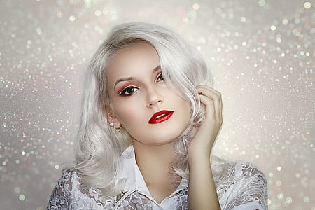 woman with red lipstick thumbnail