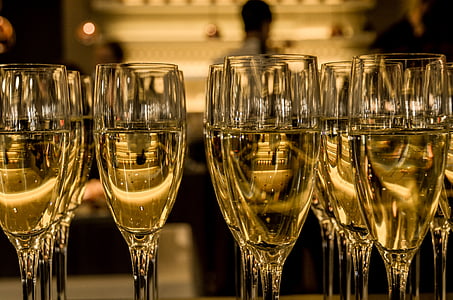 filled clear wine glasses thumbnail