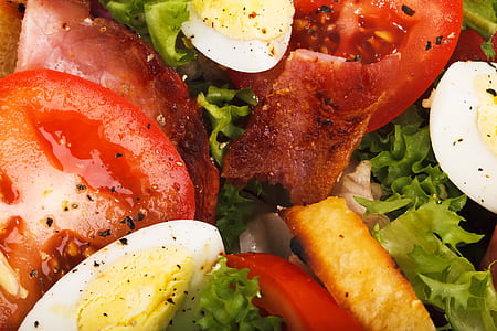 tomato salad with boiled egg on top thumbnail