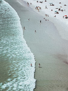 people on the beach thumbnail