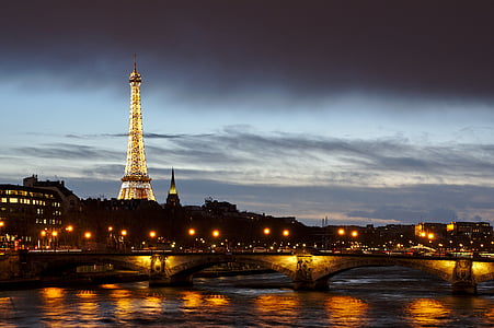 photo of Eiffel tower thumbnail
