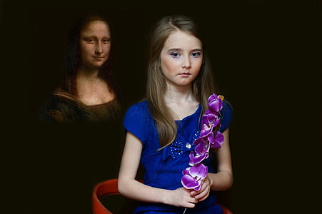 girl beside Mona Lisa painting thumbnail