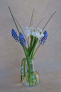 flower arrangement on vase thumbnail