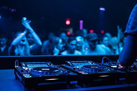 DJ Crowd Photo thumbnail
