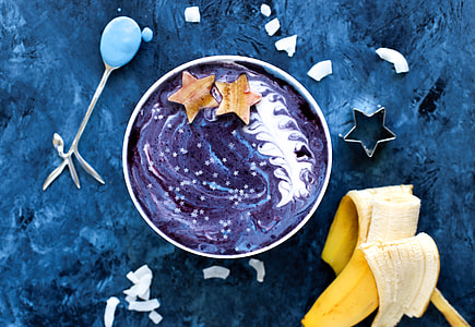 purple and white cake with banana thumbnail