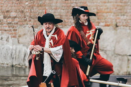 two conquistadors on boat thumbnail