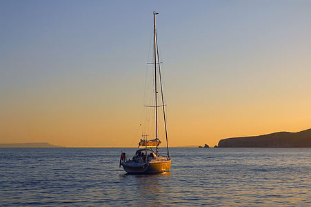 selective focus photography of sailing boat thumbnail