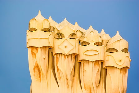 close-up photography of bown wooden carve decor thumbnail
